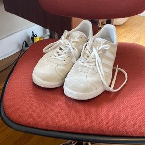 Creamy Adidas Gazelle’s 😢